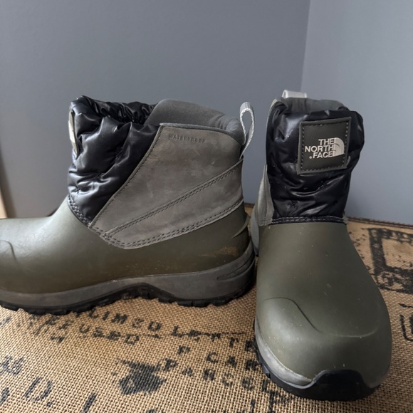 NorthFace Thermoball Eco Boots-Womens size 6 - Picture 3 of 4